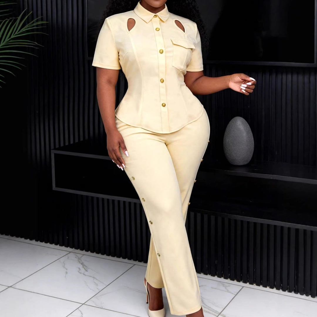 Damen elegantes Zweiteiler-Set mit modernem Cut-Out Oberteil und figurbetonter schmaler Hose für festliche Anlässe.