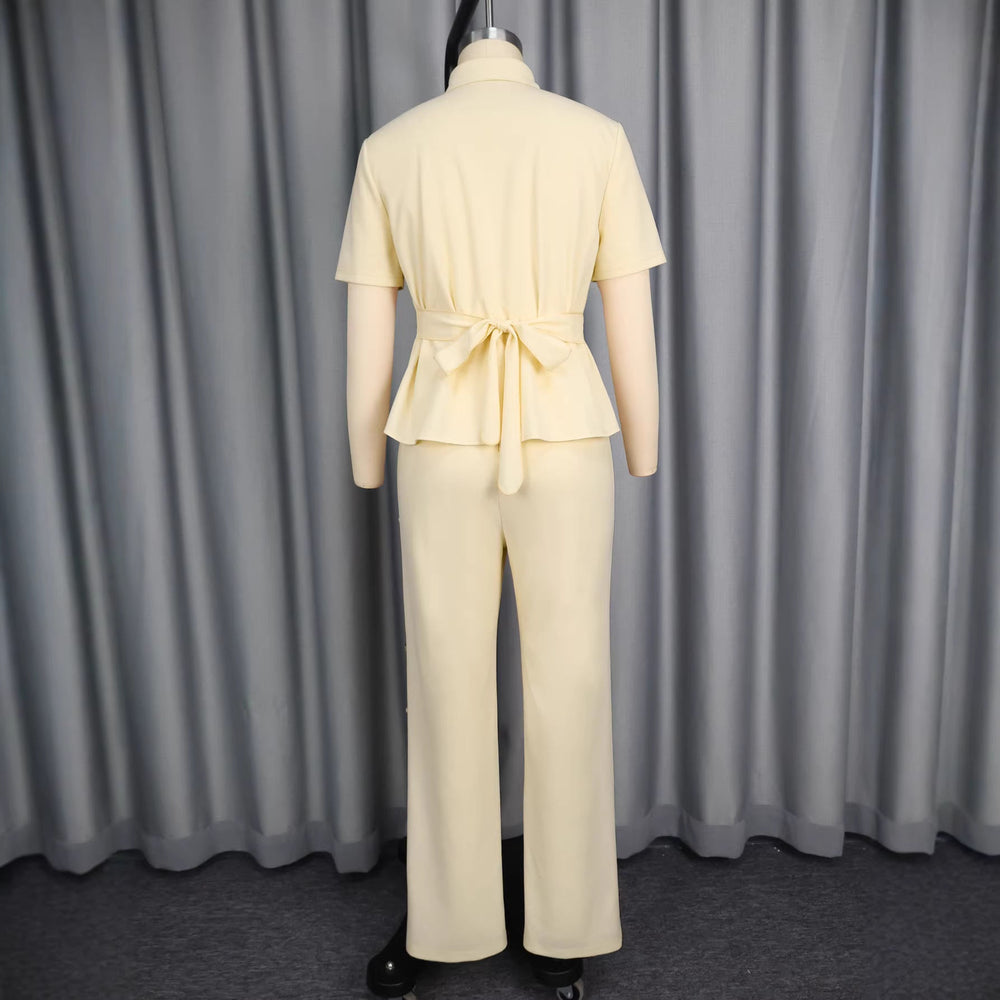 Stylisches Damen-Set für Party: Cut-Out Oberteil & schmale Hose. Ideal für moderne Eleganz am Abend.