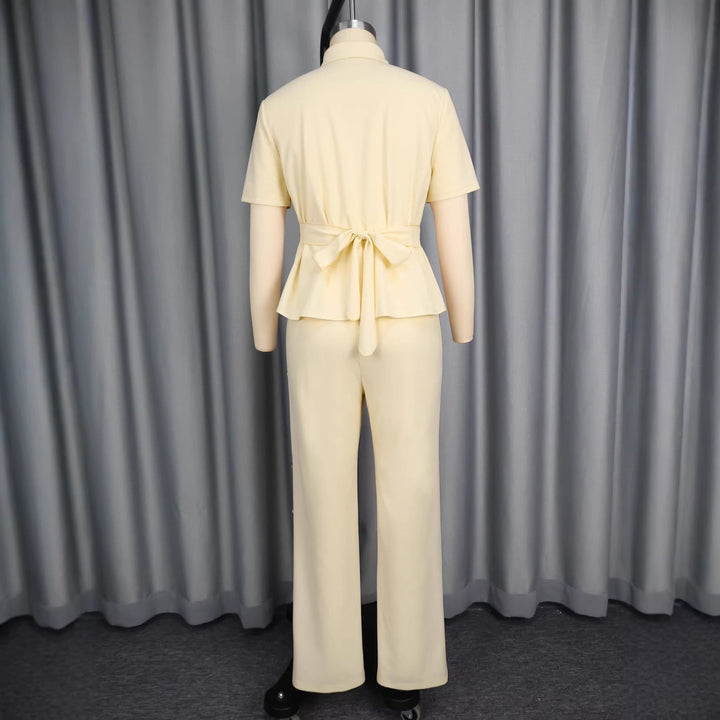Stylisches Damen-Set für Party: Cut-Out Oberteil & schmale Hose. Ideal für moderne Eleganz am Abend.