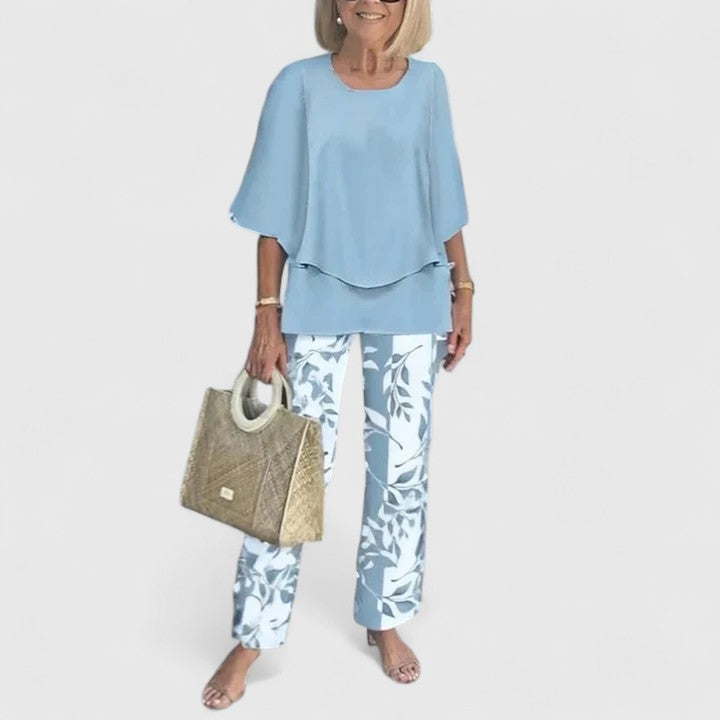 Zeitloses Damen Ensemble in klassischer Farbe, ein vielseitiges Outfit für jede Garderobe.