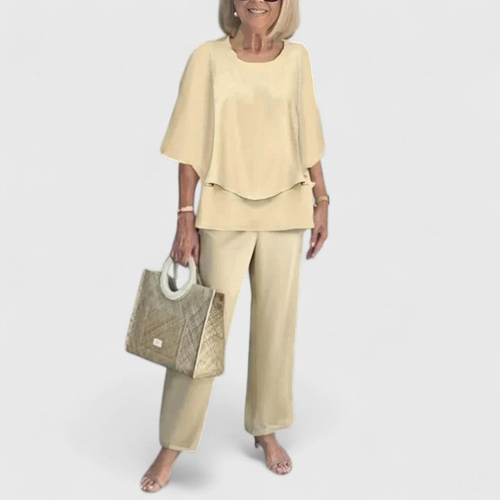 Bequemes Damen Outfit Ensemble, schick für Alltag, Business & festliche Events.