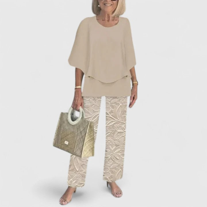 Rückansicht des eleganten Damen Ensembles, modern geschnitten & ideal für jede Figur.