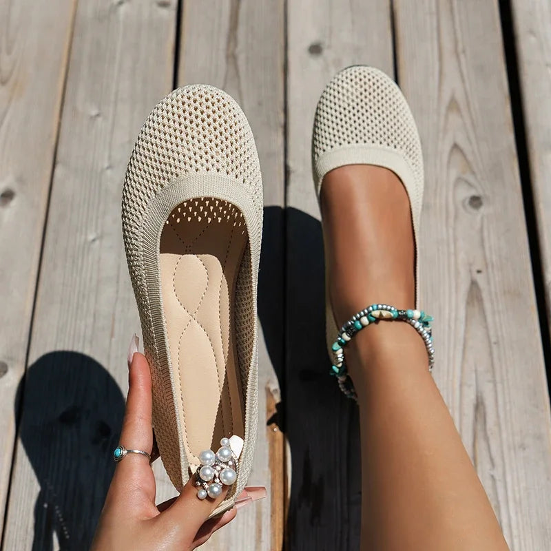 Elegante Damen Ballerinas: schicke, flache Schuhe mit ergonomischem Design. Stilvolle Sommerschuhe für jeden Anlass.