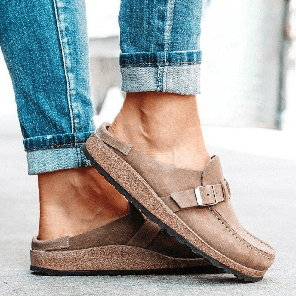 Stilvolle Damen Keilsandalen mit ergonomischer Fußgewölbestütze für ganztägigen Komfort. Ideal für Sommer.