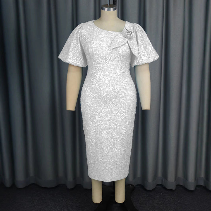 Figurbetontes Etuikleid für Damen, stilvoll, mit Blumenmuster und trendigen Puffärmeln.
