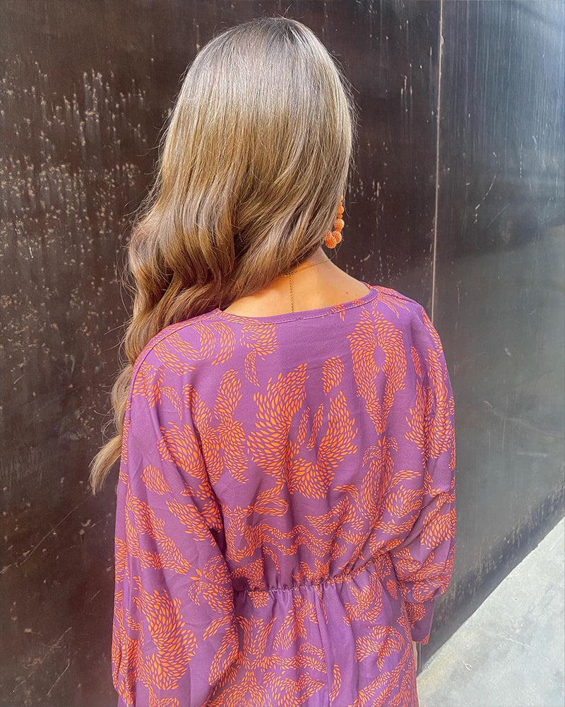 Schickes Evaline Sommerkleid in lebhaften Farben, leicht & fließend, das ideale Damen Maxikleid für den Urlaub.