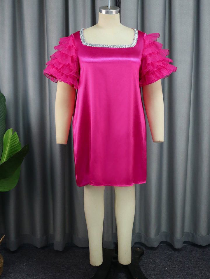 Festliches Damenkleid, glitzerndes Minikleid mit Rüschenärmeln, elegant und figurbetont für Gala-Abende.