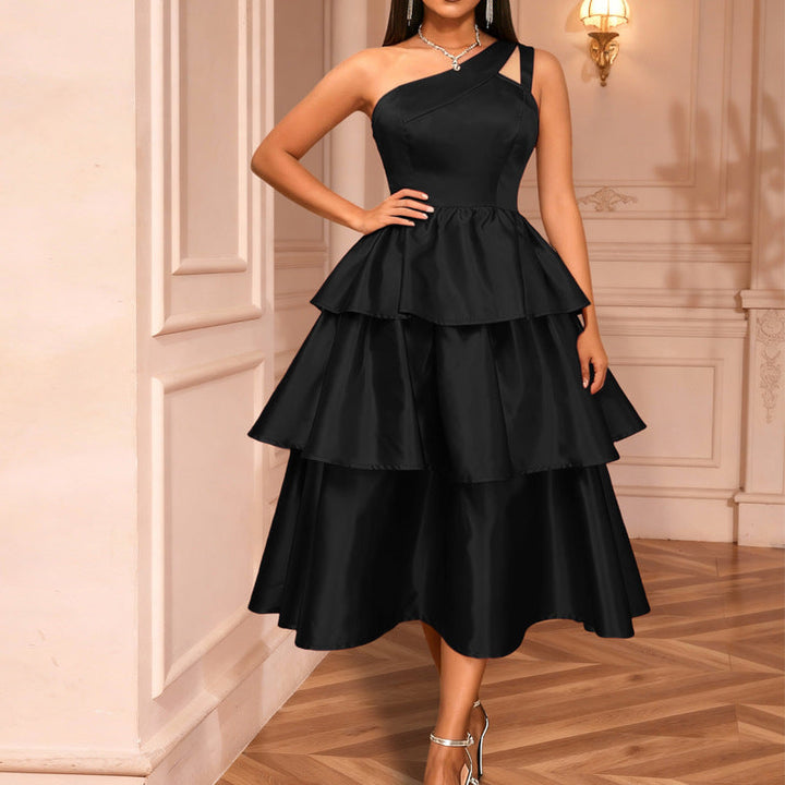Schickes Wickelkleid für Damen, festlich und elegant mit fließenden Rüschen. Ideal als Abendkleid oder Ballkleid.