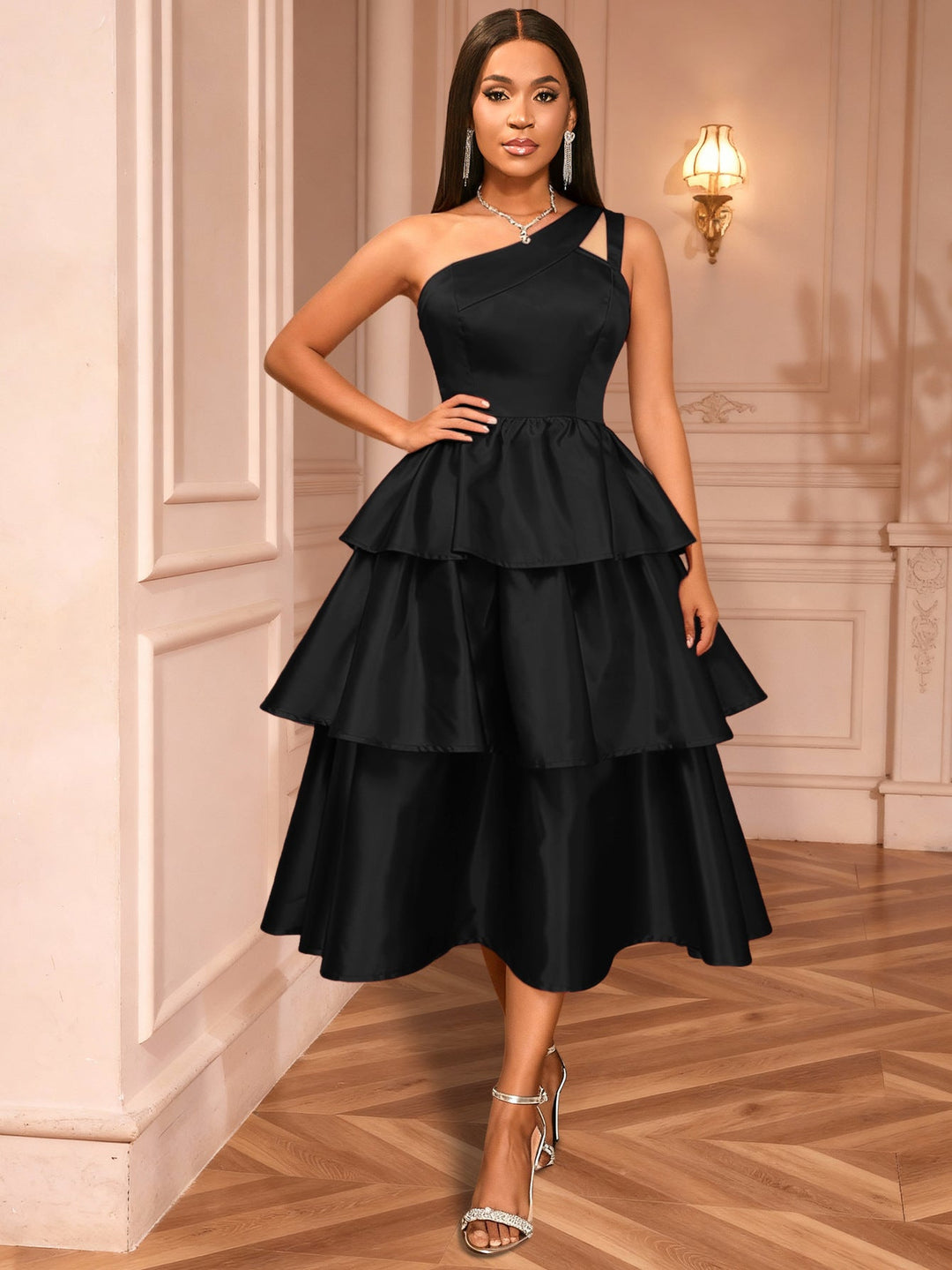 Glamouröses Damen-Rüschenkleid, festlich und langärmelig, mit Wickeldetail. Perfekt für Abendveranstaltungen.