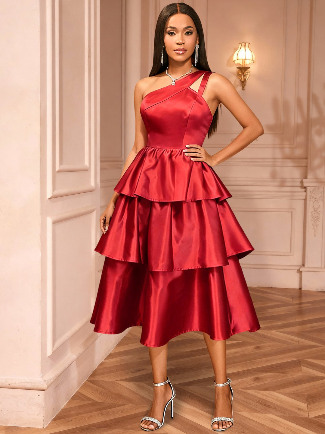 Elegantes Wickelkleid für Damen mit auffälligem Rüschen-Design. Ein zeitloses Festkleid für stilvolle Auftritte.