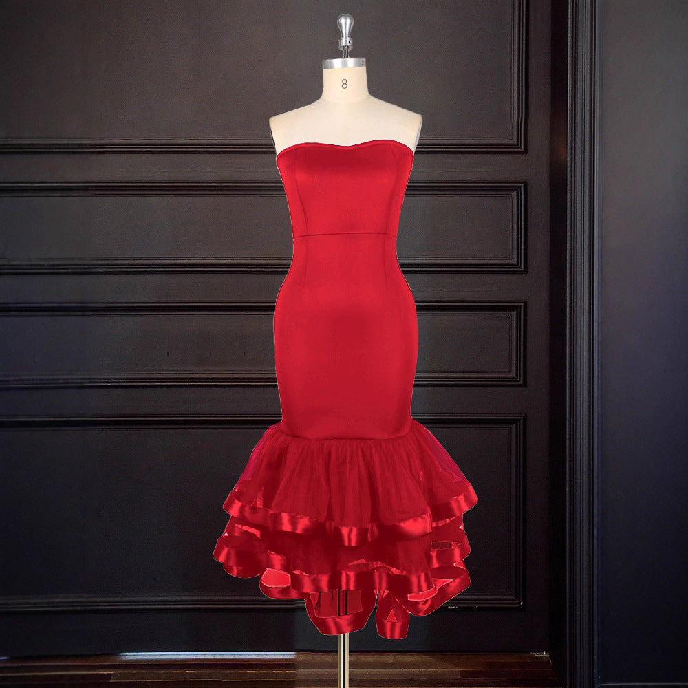 Figurbetontes Damen Abendkleid, schulterfrei, mit elegantem Rüschensaum; perfekt für Hochzeitsgäste & besondere Anlässe.
