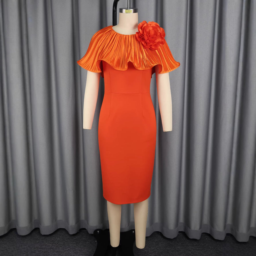Figurbetontes Damen-Abendkleid in Orange, mit zarten Blumenapplikationen, Volant & kurzen Ärmeln.