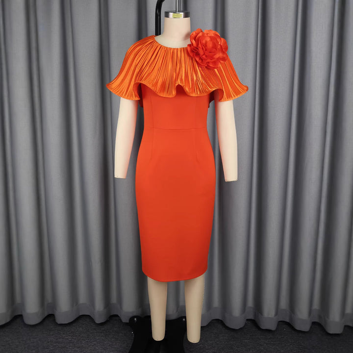 Figurbetontes Damen-Abendkleid in Orange, mit zarten Blumenapplikationen, Volant & kurzen Ärmeln.