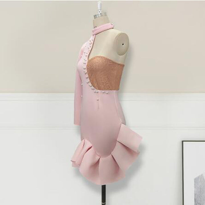 Stylisches Damenkleid, figurbetont, mit asymmetrischem Design & eleganten Rüschen für Partys.