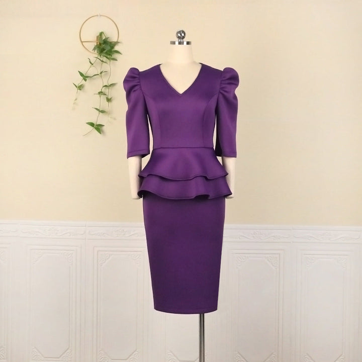 Schickes Abendkleid für Damen, figurbetont geschnitten, mit trendigen Puffärmeln und Bindegürtel.