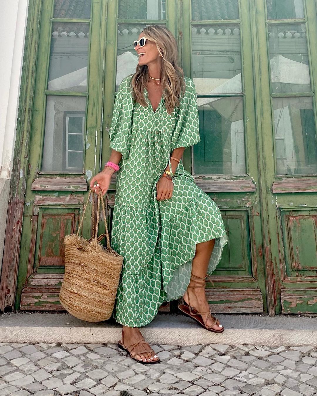 Langes Damen Sommerkleid im Bohemian-Stil, ideal als Strandkleid oder Urlaubs-Outfit. Luftig & elegant.