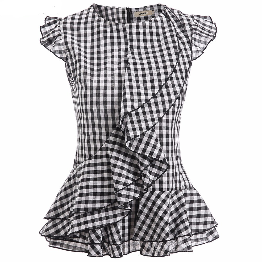 Vielseitiges Damenkleid: Fließendes Karomuster mit Rüschensaum, kombiniert Eleganz mit casual Flair.