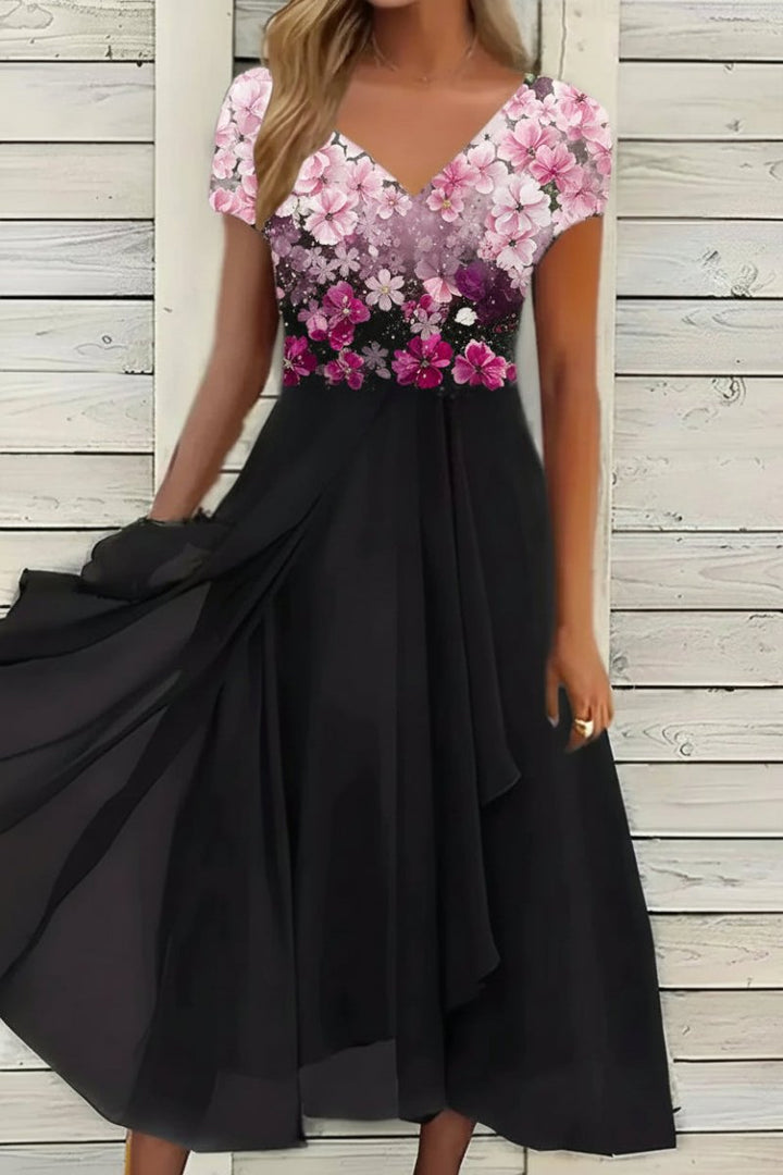 Modell trägt fließendes Damen Abendkleid mit V-Ausschnitt und Blumenprint, perfekt für Hochzeiten.