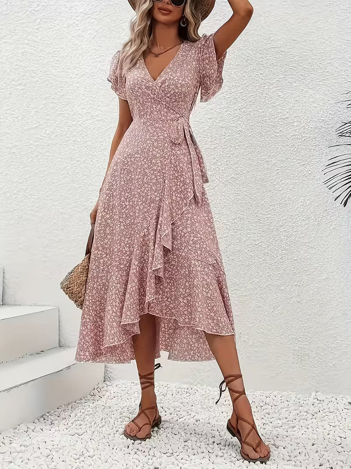 Ganzkörperansicht: bauchumspielendes Wickel Maxikleid mit V-Ausschnitt für Damen, elegant.