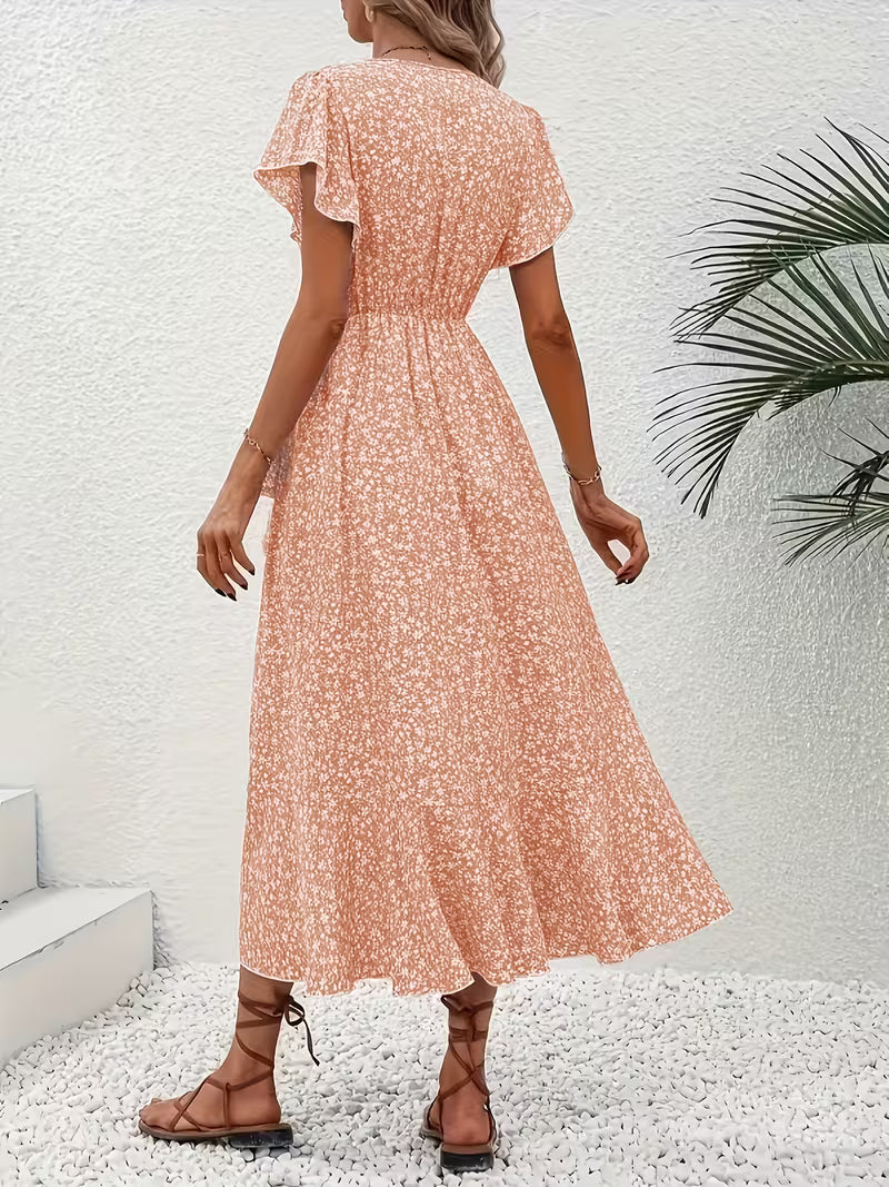 Tiefer V-Ausschnitt am fließenden Damen Wickelkleid, schmeichelnd und bauchumspielend.