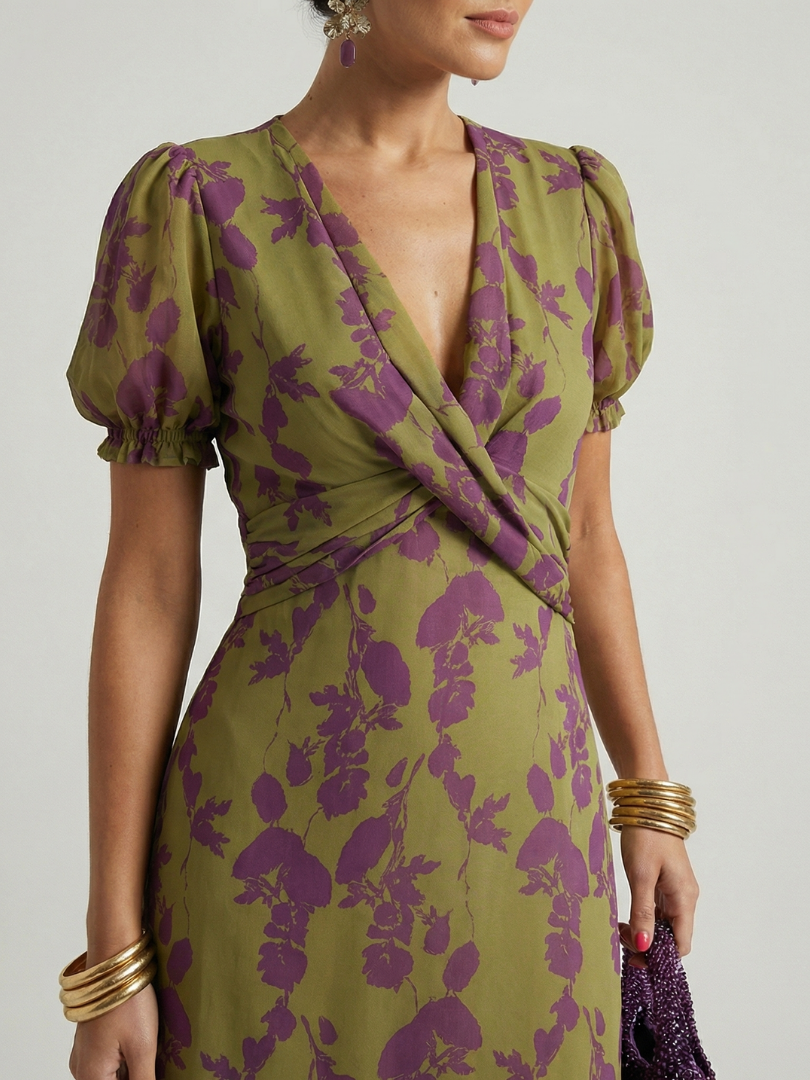 Detailansicht: Florales Damen Midikleid, Kurzarm, schmeichelhafter Schnitt, ideal als Freizeit- oder Sommerkleid.