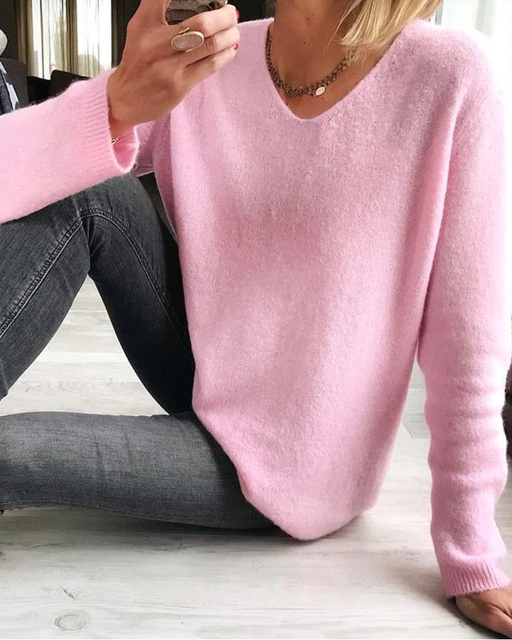 Komfortabler Damen Pullover Sophie mit V-Ausschnitt, einfarbig, langarm, ideal für lässige Freizeit-Looks.