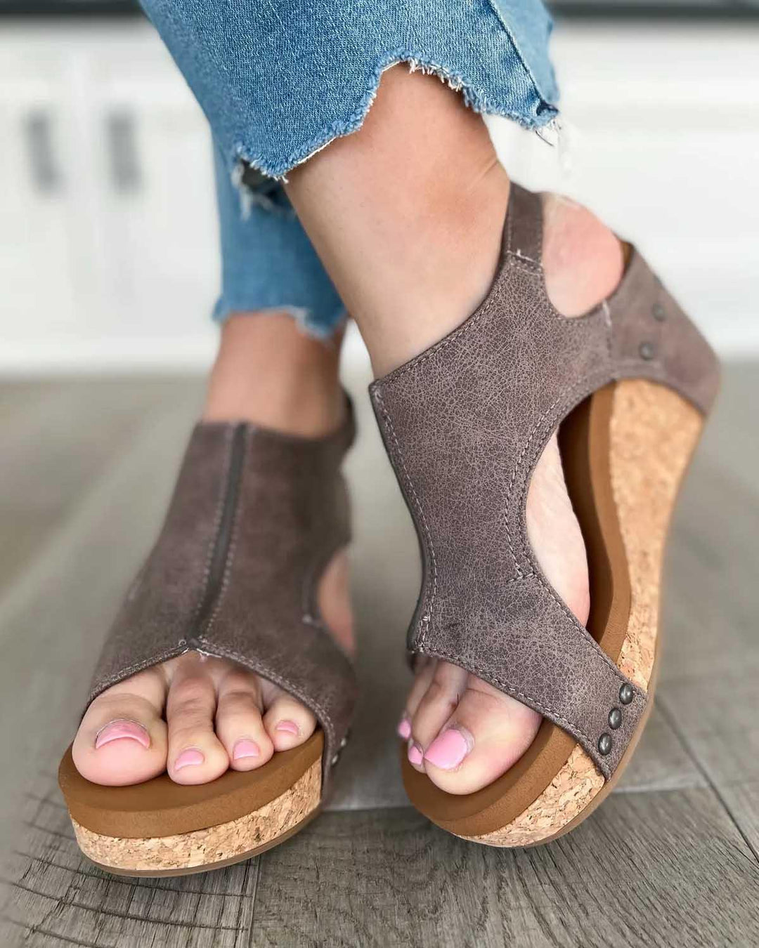 Rutschfeste Sohle ergonomischer Damen Sandalen, bietet sicheren Halt & Komfort im Sommer.