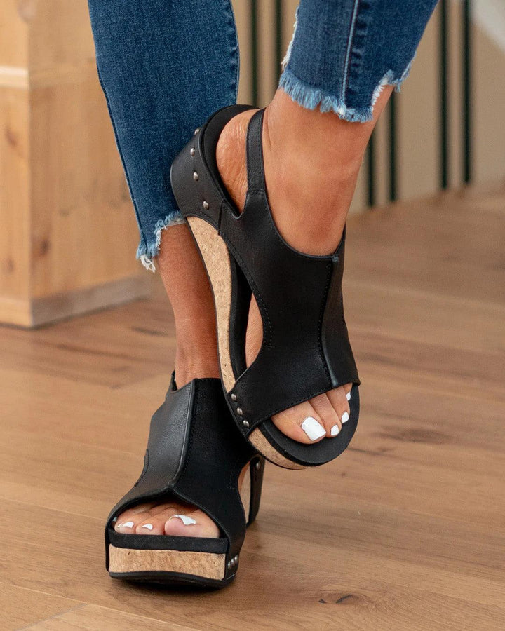 Ergonomische Damen Sandalen, Seitenansicht, bieten optimalen Komfort & Stil für den ganzen Tag.