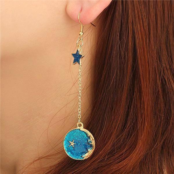 Asymmetrische Damen Galaxie Ohrringe: ein Stern, ein Mond. Edler Astronomie Schmuck für Frauen.