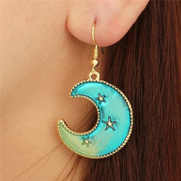 Kosmische Damen Ohrringe mit funkelndem Stern & elegantem Mond, Universum Schmuck als Statement.
