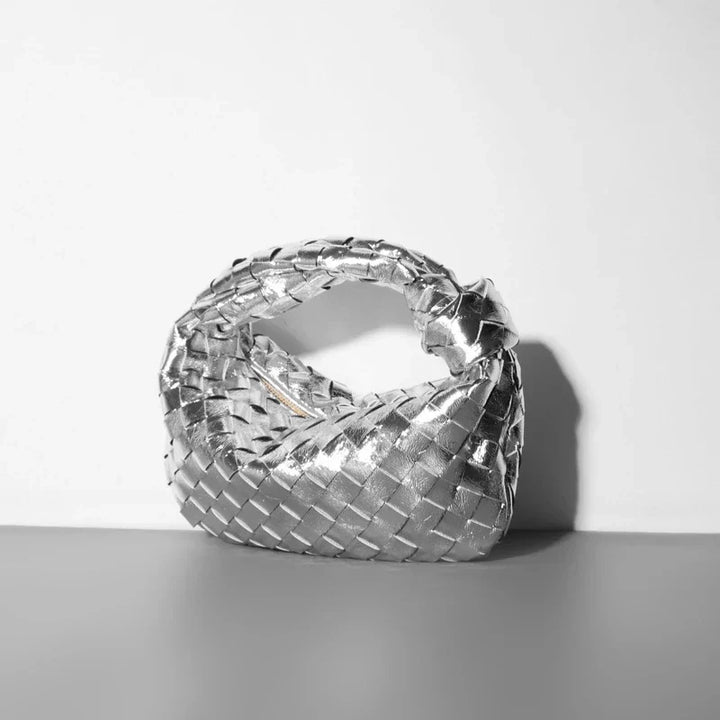 Chic & modern: Damen-Handtasche im Metallic-Geflecht-Look, vielseitig kombinierbar.