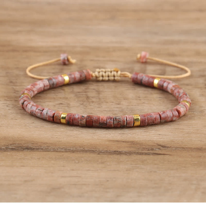Zartes Damenarmband mit 2,4 mm Amazonit Naturstein-Perlen auf geflochtenem Band, hellblau.