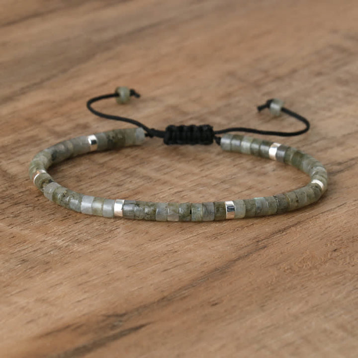 Elegantes Damenarmband mit 2,4 mm Karneol Naturstein-Perlen, orangerot, geflochten.