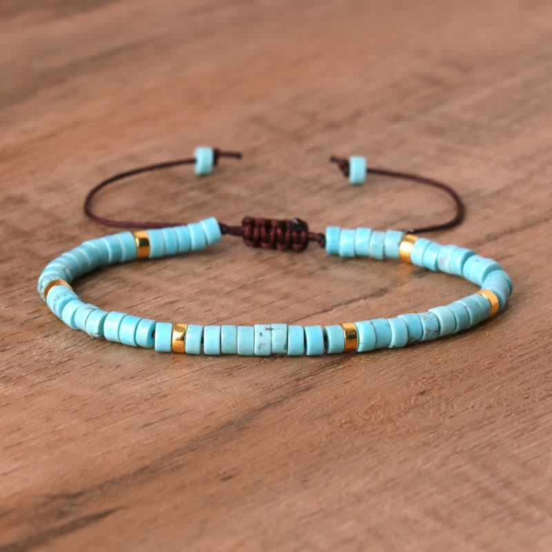 Zartes Damenarmband, geflochten, mit 2,4 mm Prehnit Naturstein-Perlen, hellgrün, beruhigend.