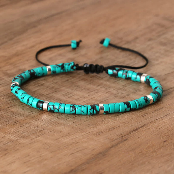 Elegantes Damenarmband mit 2,4 mm Malachit Naturstein-Perlen, dunkelgrün, gemustert.