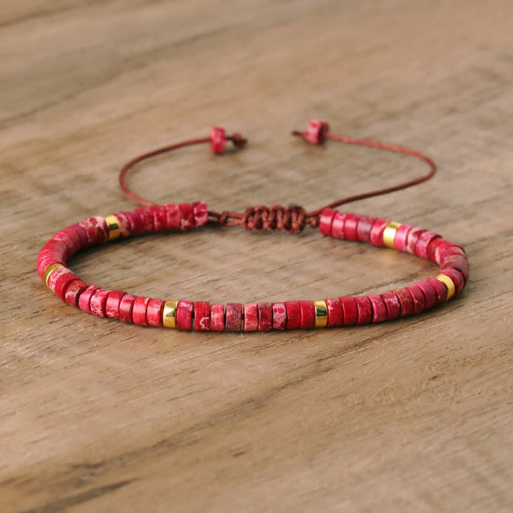 Modernes Damenarmband, geflochten mit 2,4 mm Bronzit Naturstein-Perlen, braun, glänzend.