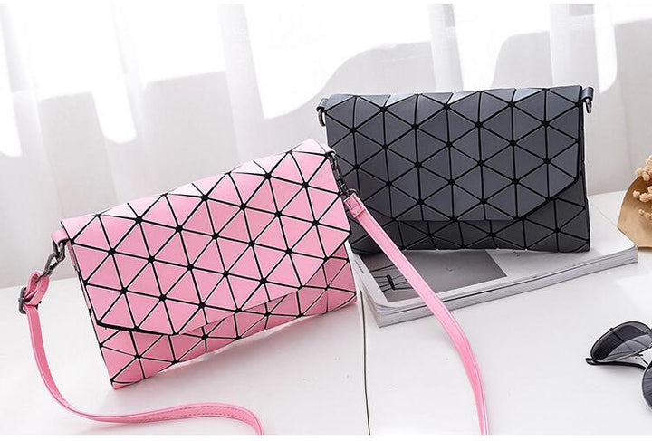 Elegante matte Damen Schultertasche, geometrisch, aus PVC/Polyester, moderne Handtasche mit Reißverschluss.