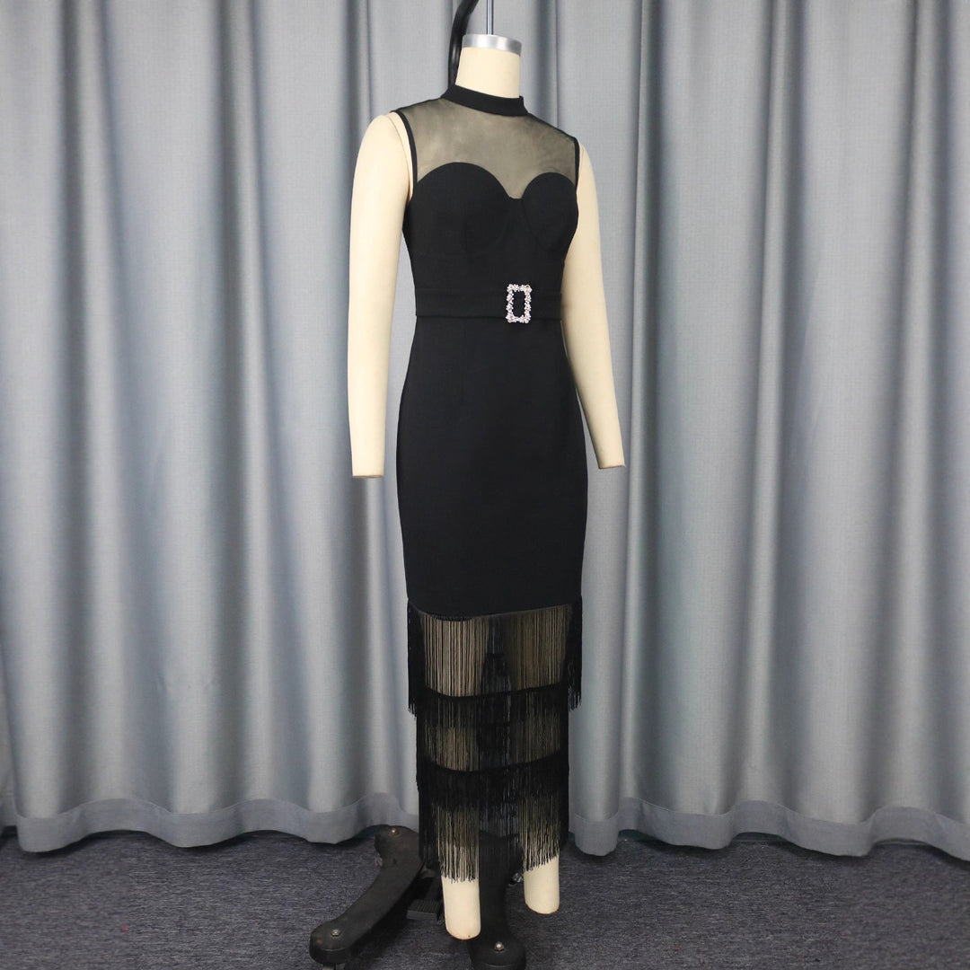 Festliches Damen Fransenkleid mit transparenten Ärmeln und Saum, perfekt für Cocktailevents.