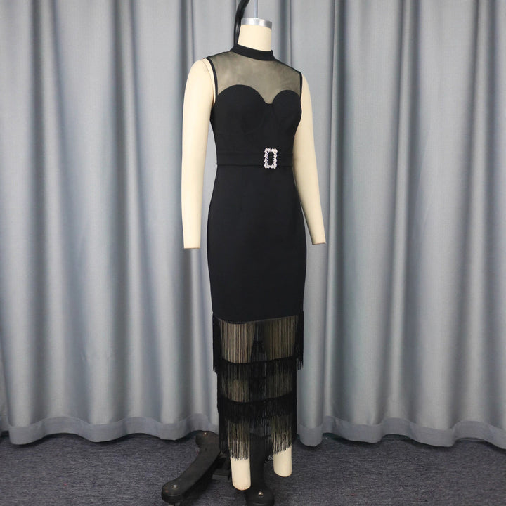 Festliches Damen Fransenkleid mit transparenten Ärmeln und Saum, perfekt für Cocktailevents.