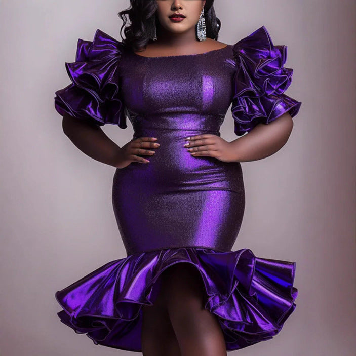 Damen glamouröses dunkelblaues Abendkleid mit eleganten Rüschenschultern für festliche Anlässe und Bälle.