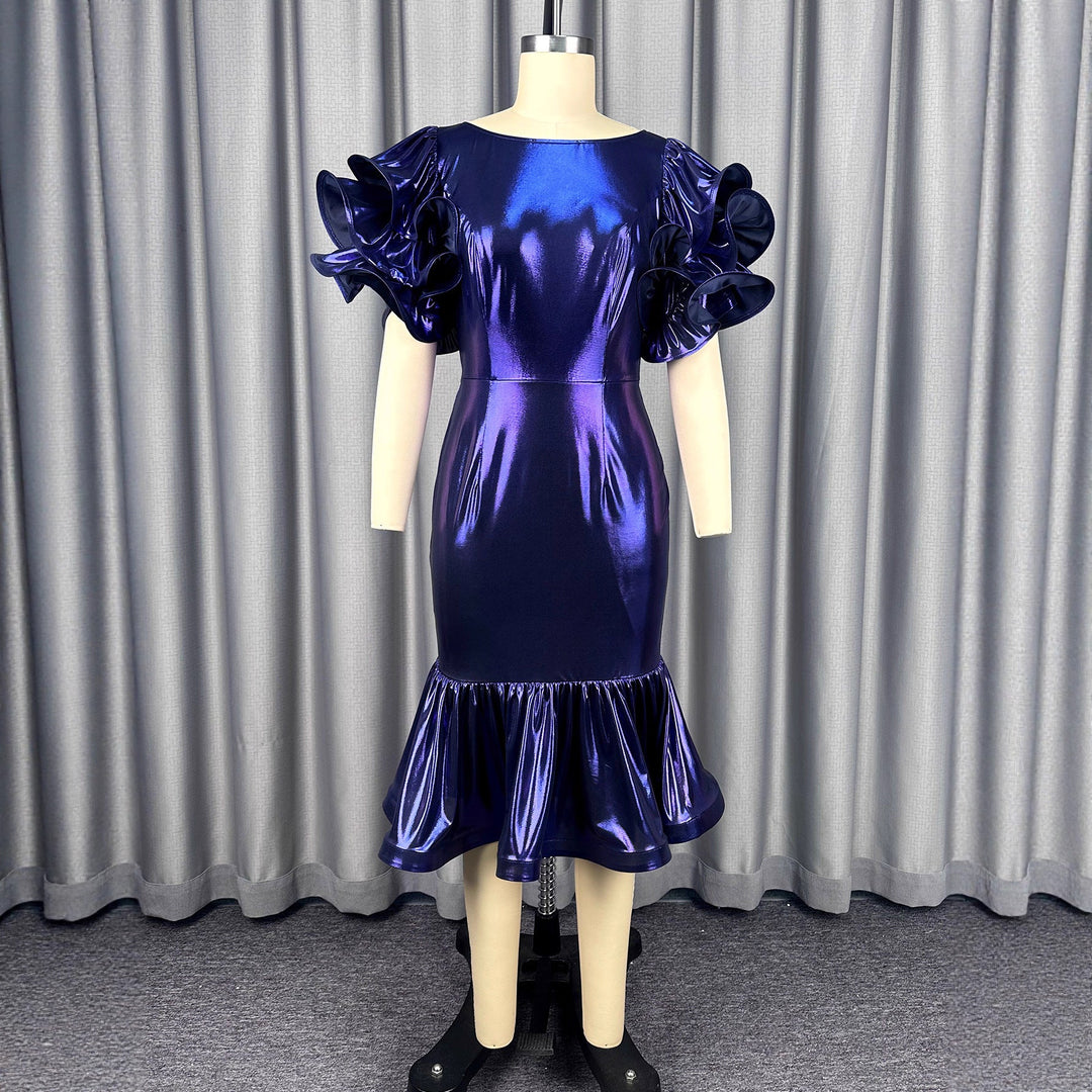 Glamouröses dunkelblaues Damen Abendkleid mit detailreichen Rüschenschultern, perfekt als Partykleid oder für Gala.