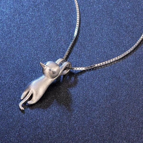 Elegante Damen-Halskette in Silber, perfekter Tier-Schmuck mit verspielter Katze für Katzenliebhaberinnen.