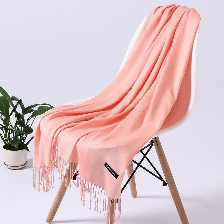 Halstuch für Damen: mit abstraktem Muster, modern, auffällig & einzigartig.