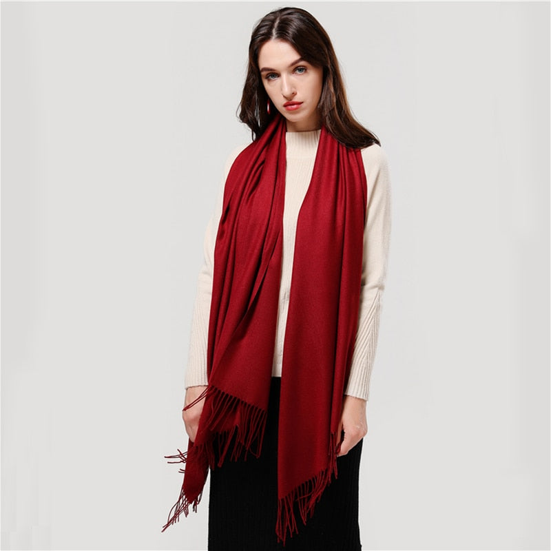 Damen Halstuch: mit zarten Pastellfarben, stilvoll, sanftes Accessoire.