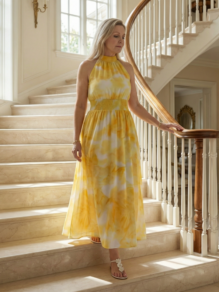 Stilvolles Halter Sommerkleid im Freien, midi-lang und komfortabel, für den perfekten Sommer-Look.