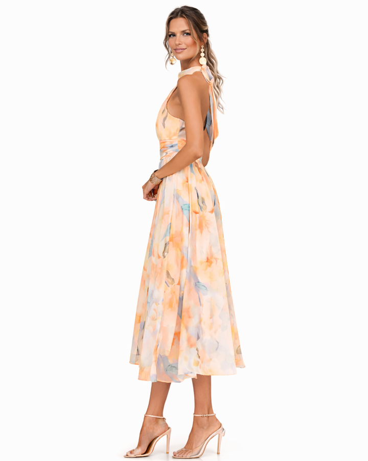 Sommerliches Maxikleid für Damen: Halter Neck Design und lebhafter Aquarell-Druck. Festlich und bequem.