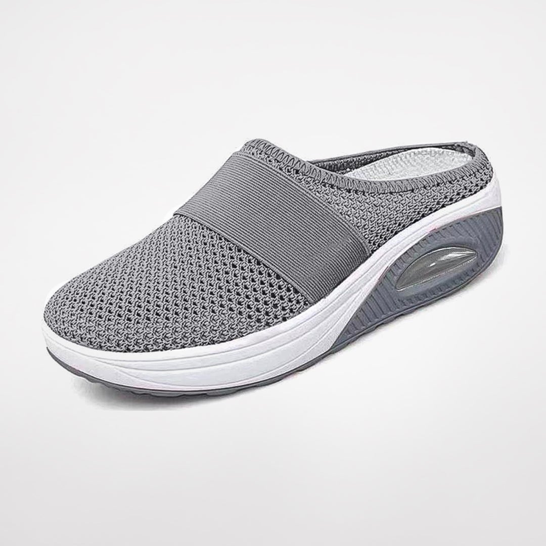 Leichte Damen Hausschuhe mit hohem Komfort & ergonomischer Fußgewölbestütze. Perfekt als Freizeitschuhe für entspannte Stunden.