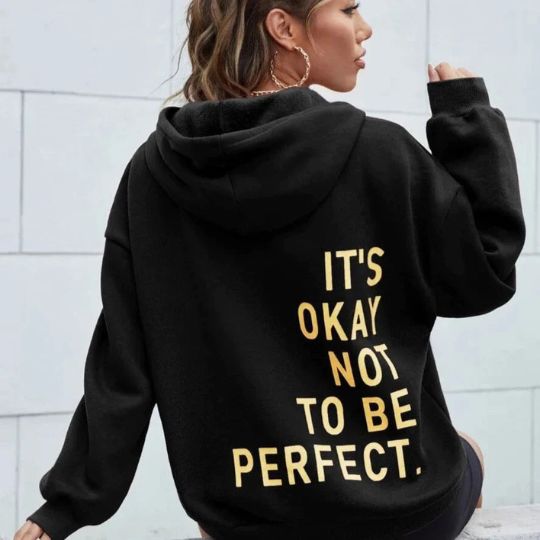 Damen Hoodie Rosalie, Regular Fit Kapuzenpullover mit modischem Statement-Print, ideal für gemütliche Herbsttage.