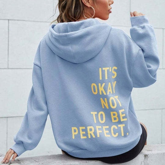Gemütlicher Damen Hoodie Rosalie mit Kapuze und modernem Statement-Design, perfekt für Herbst & Winter.