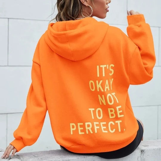 Detaillansicht: Statement-Print auf dem Damen Hoodie Rosalie, hochwertige Textilqualität, bequem.